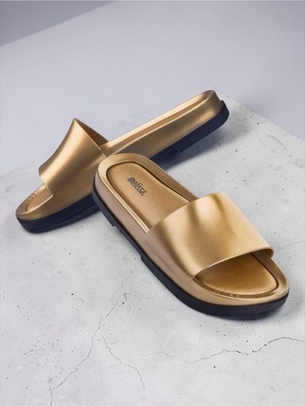 Melissa Gold Platform Slide Sandals Black Sole Women’s Size 6 Beach Slides